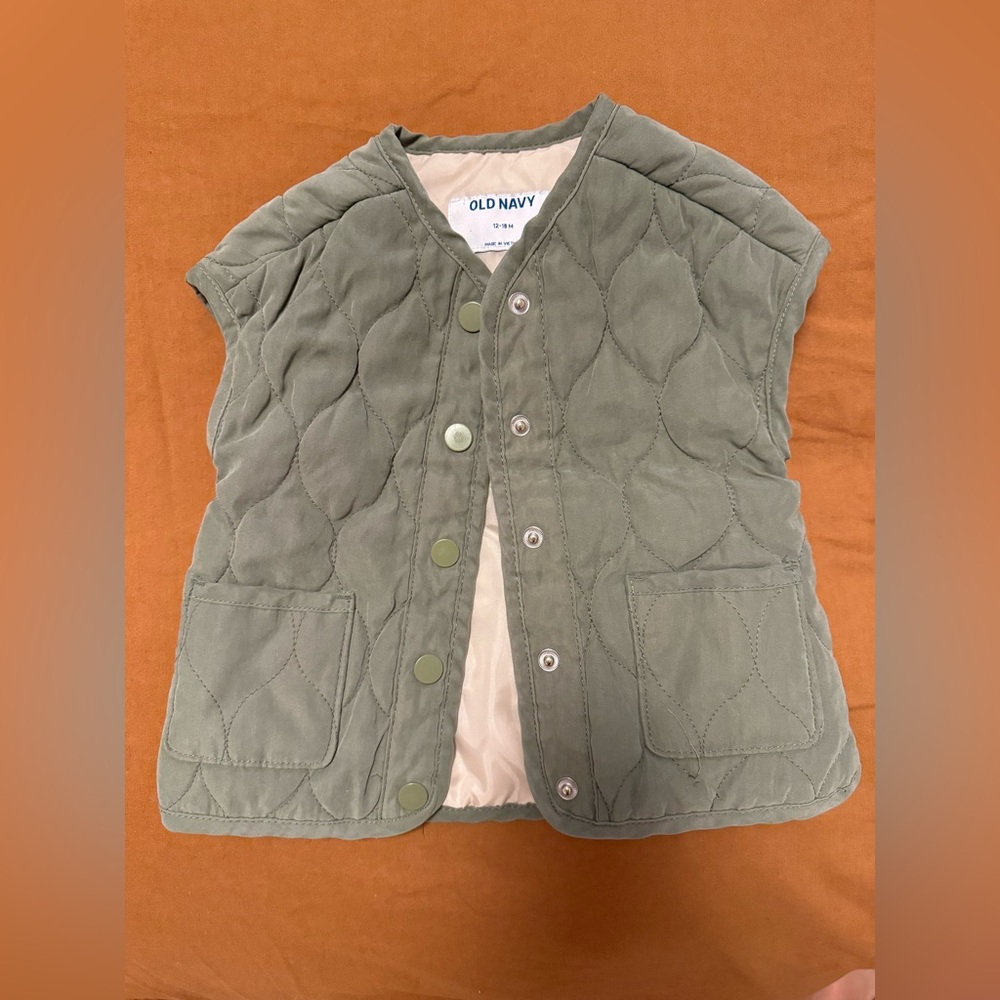 Old Navy olive quilted toddler vest 12-18 months